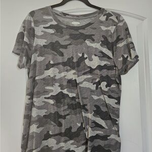 Old Navy Gray Patterned Tee
